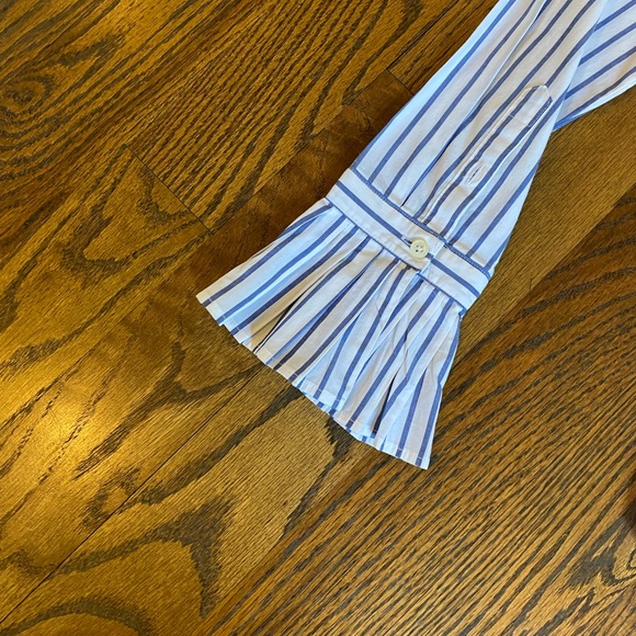 Banana republic Riley shirt white with blue stripe button down with ruffle cuff - Picture 4 of 5